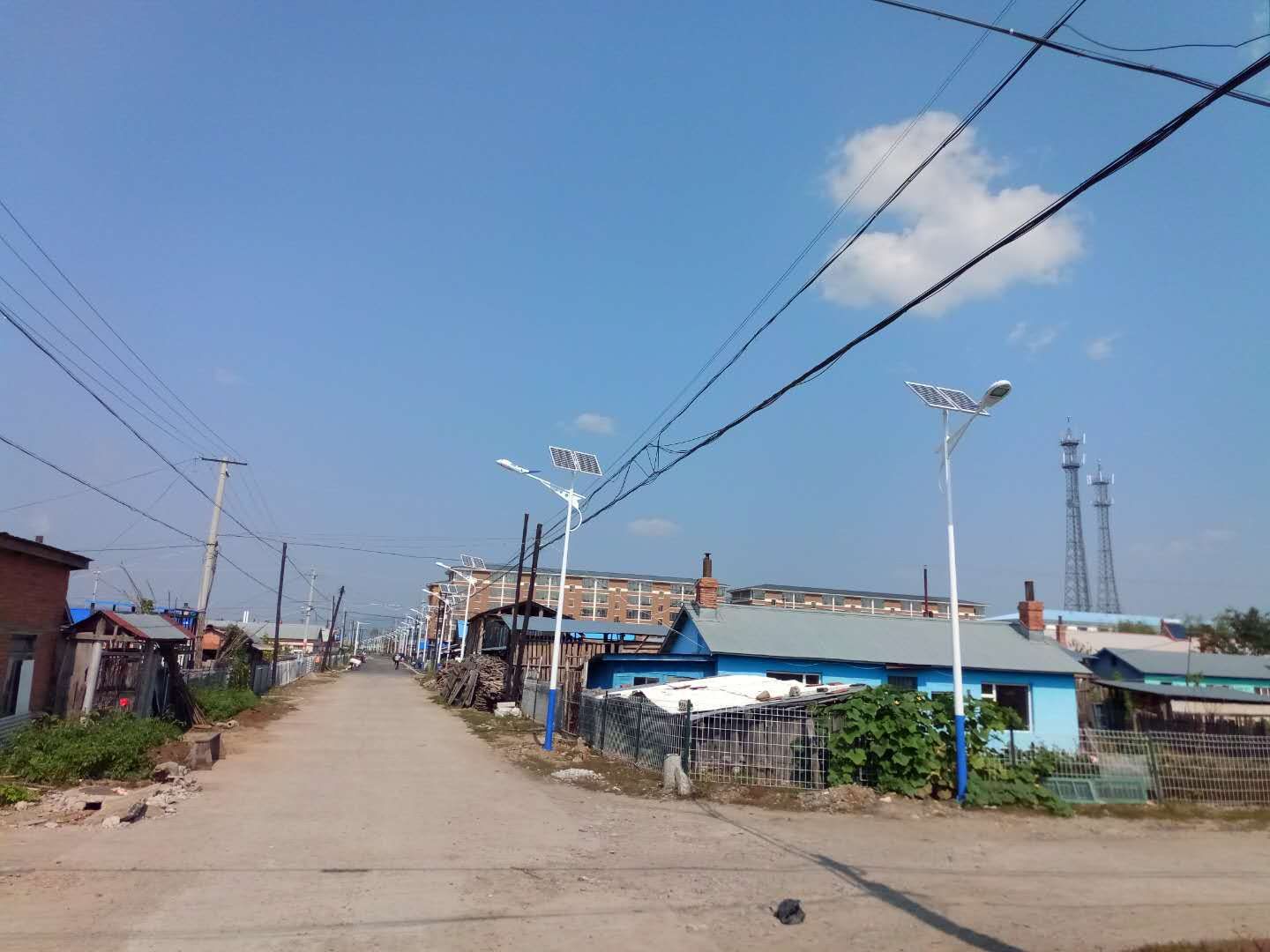 吉林省琿春市春化鎮(zhèn)太陽能路燈-2.jpg 吉林省琿春市春化鎮(zhèn)太陽能路燈-2.jpg